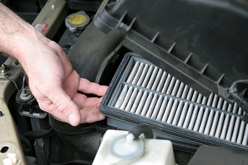 cómo cambiar el filtro de aire del coche